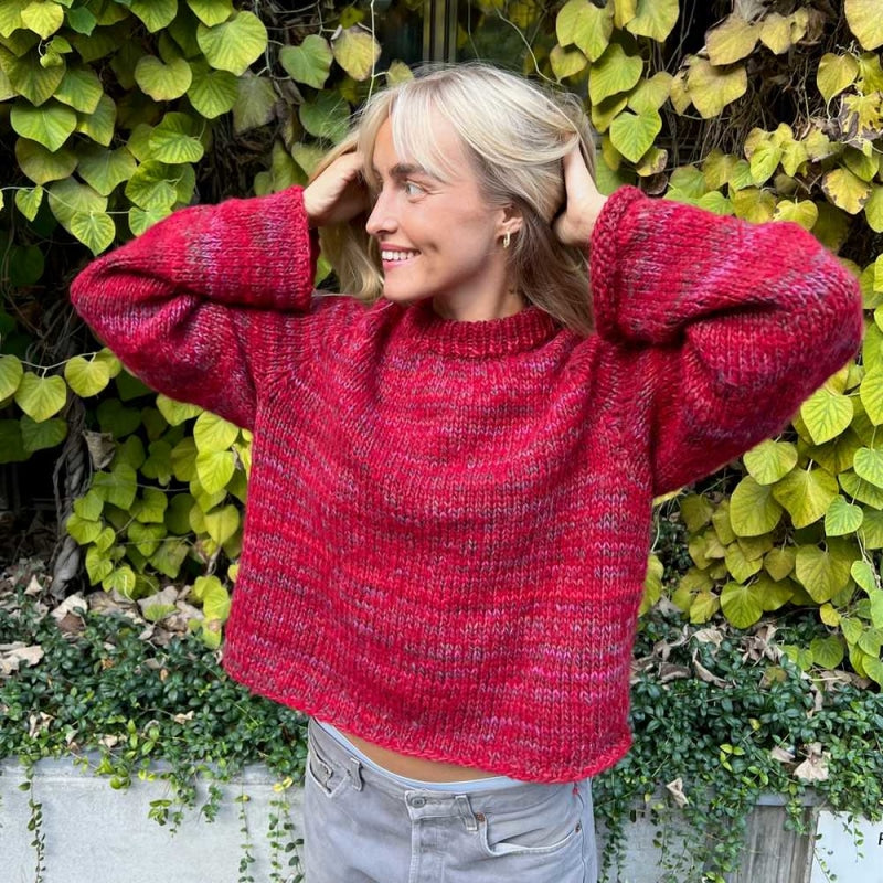 Strikk The Look: Øyunn raglan-genser mørk rød