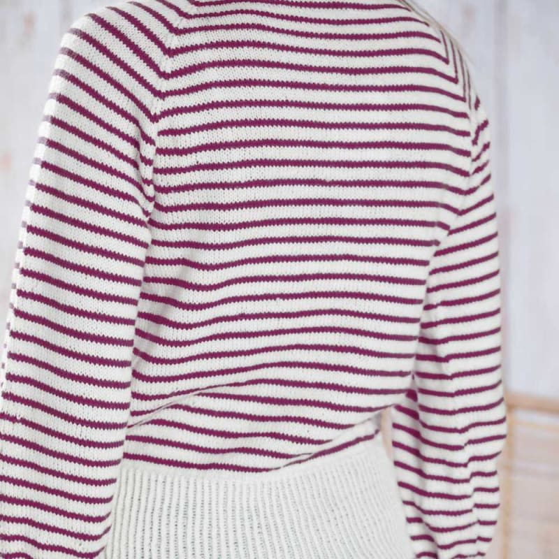 Strikk The Look: Pernilla-genser hvit/vinrød