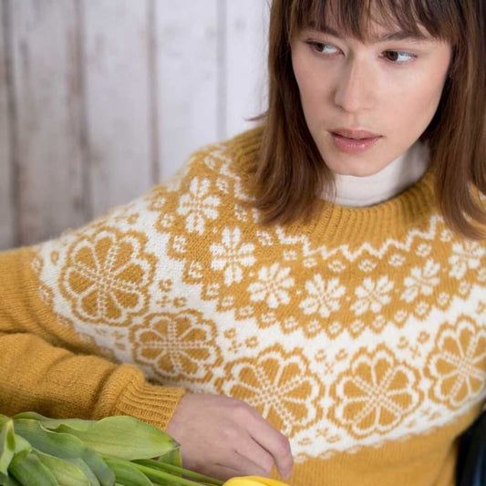 Strikk The Look: Q-Symre-genser maisgul