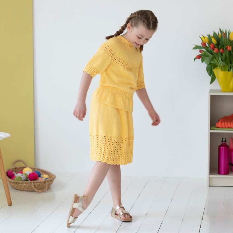 Strikk The Look: Regita bluse og skjørt gul