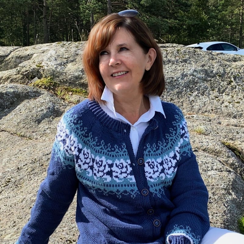 Strikk The Look: Rosemarie-jakke mørk blå