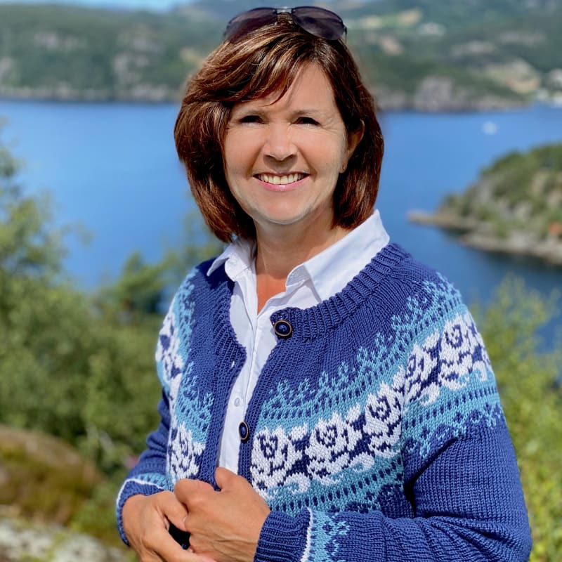 Strikk The Look: Rosemarie-jakke mørk blå