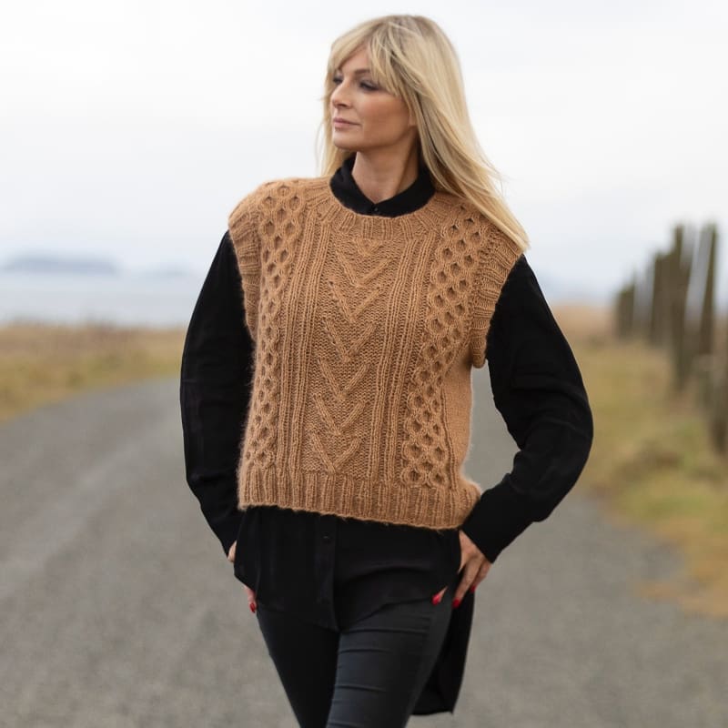 Strikk The Look: Sammen-vest camel