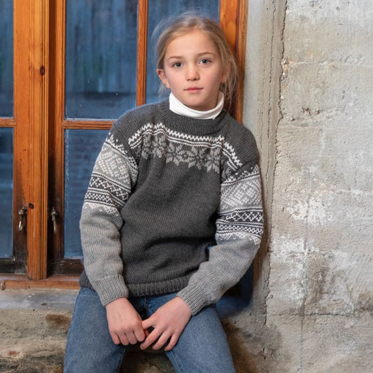 Strikk The Look: Setesdal-genser Jo grå