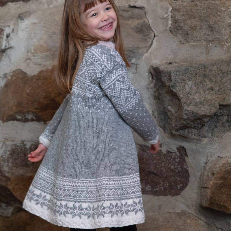 Strikk The Look : Setesdal-kåpe Amine grå