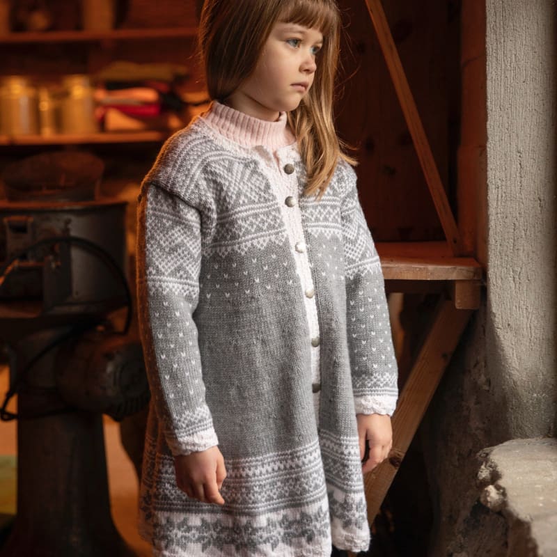 Strikk The Look : Setesdal-kåpe Amine grå