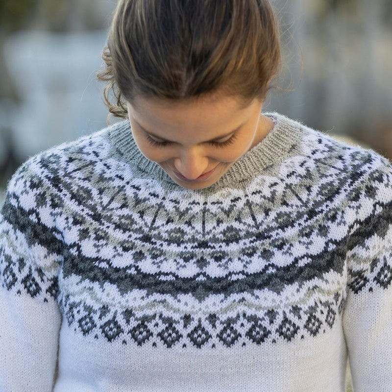 Strikk the Look: Strigidae- genser hvit