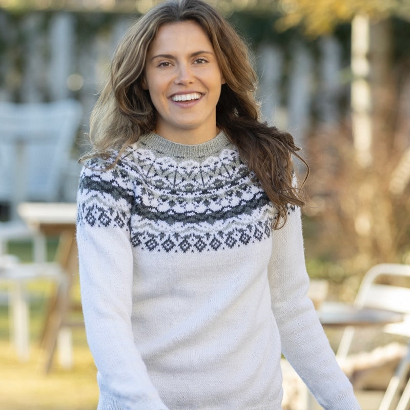 Strikk the Look: Strigidae- genser hvit