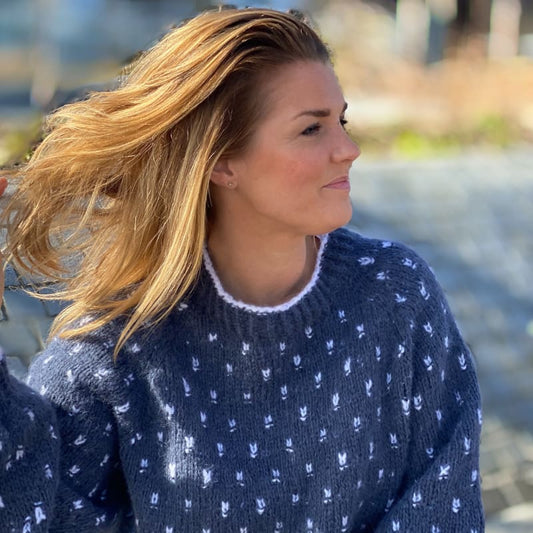 Strikk The Look: Zari-genser jeansblå