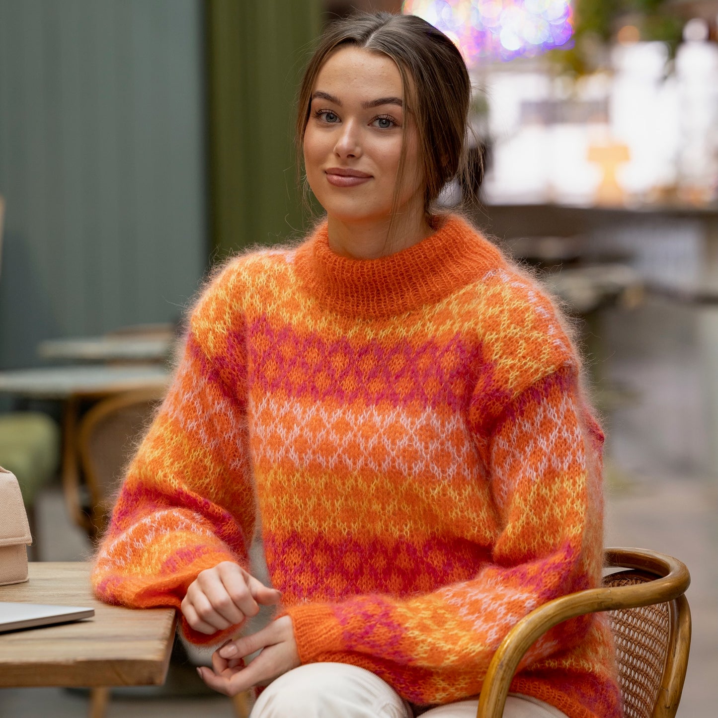 Strikk The Look: Bellezza-genser oransje