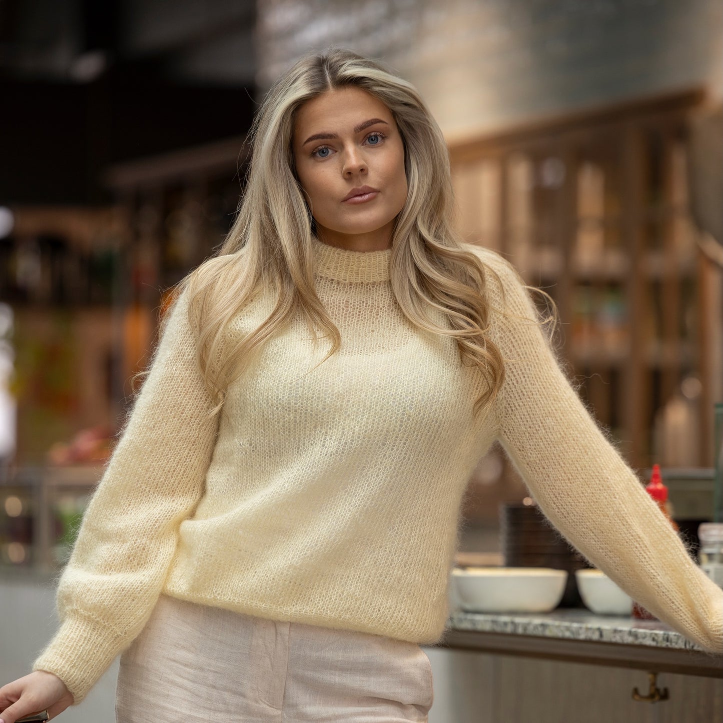 Strikk The Look: Petrolia-genser lys gul