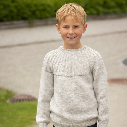 Strikk The Look: Måne gensr, bukse og lue, perlegrå