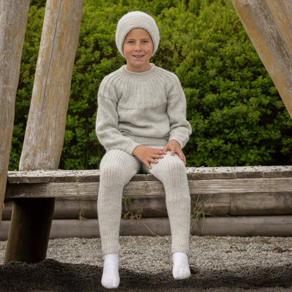 Strikk The Look: Måne gensr, bukse og lue, perlegrå
