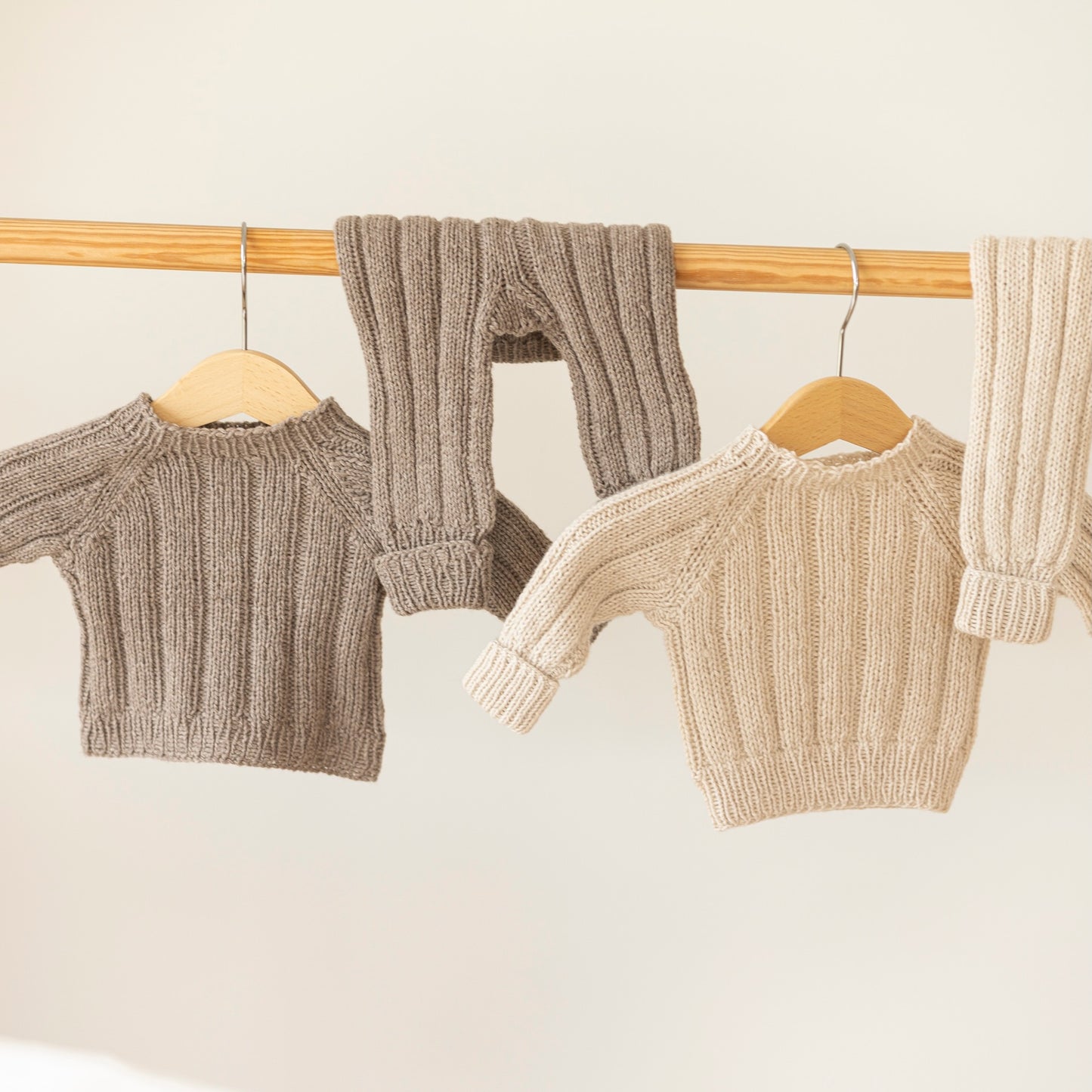 Strikk The Look: Mys genser og bukse hassel
