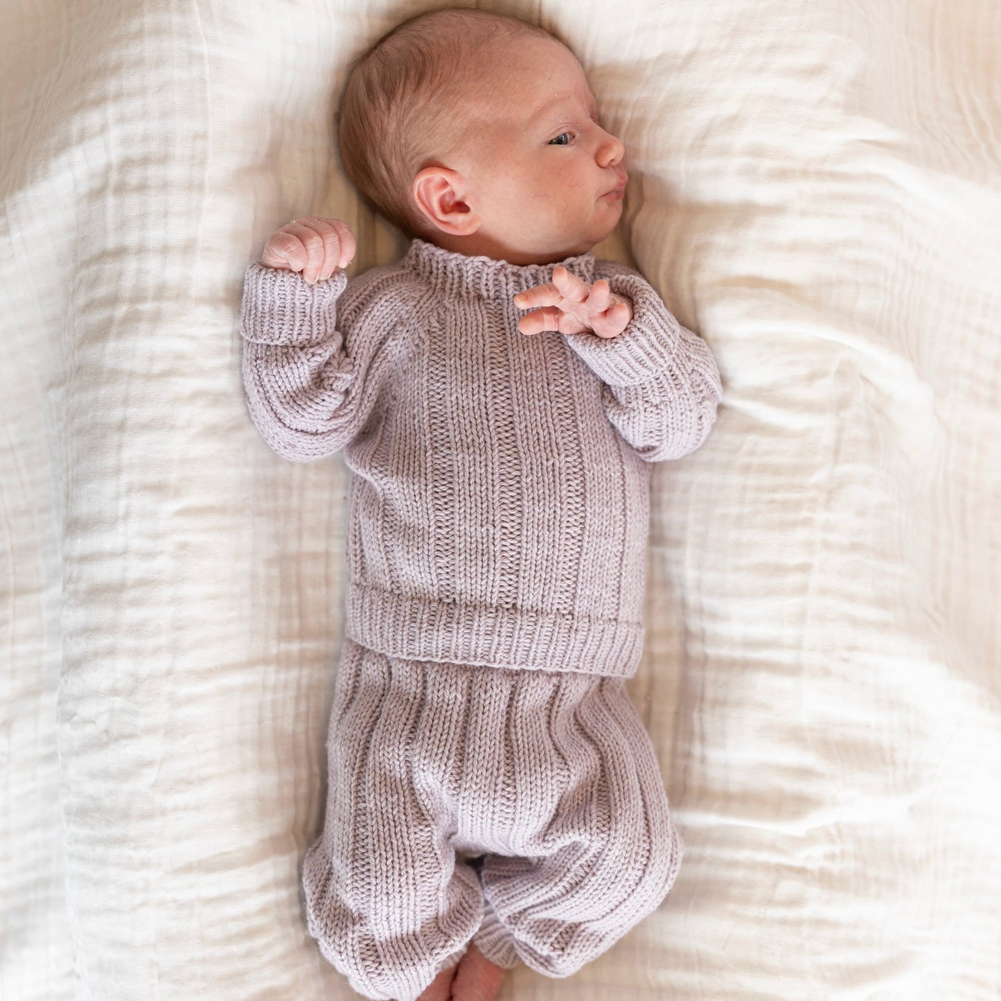 Strikk The Look: Mys genser og bukse lavendel