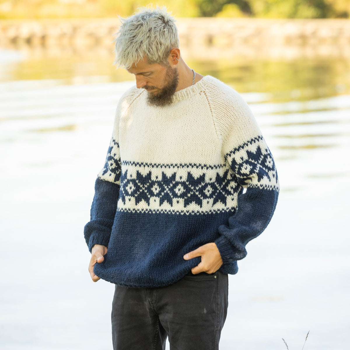 Strikk The Look: Hardang-genser marine