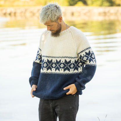 Strikk The Look: Hardang-genser marine