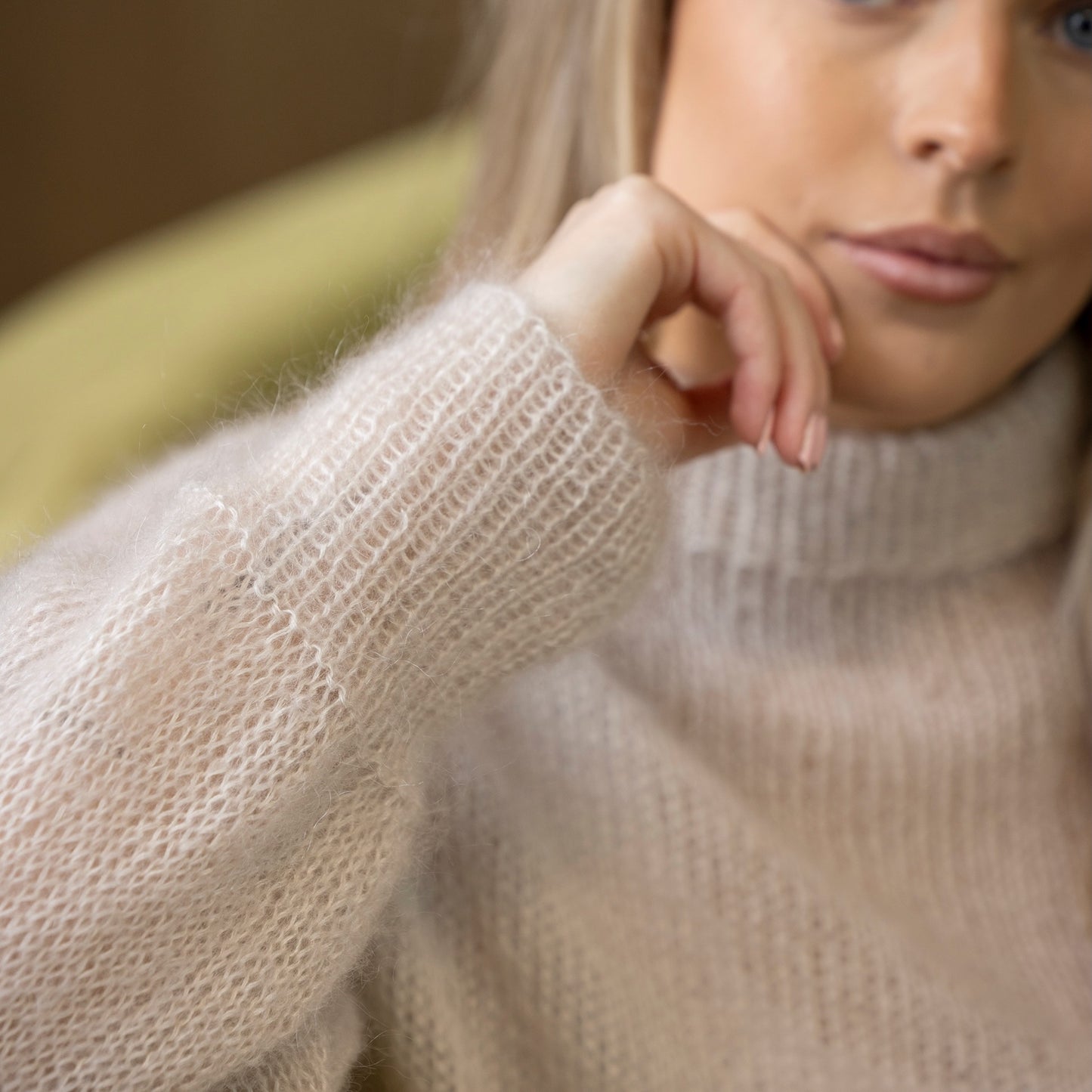 Strikk The Look: Petrolia-genser marsipan