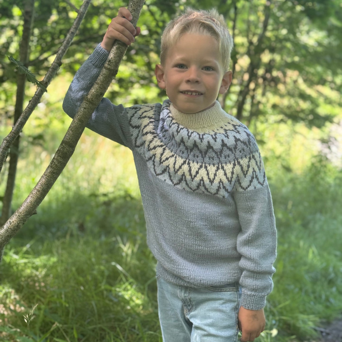Strikk The Look: Andreas-genser barn blå