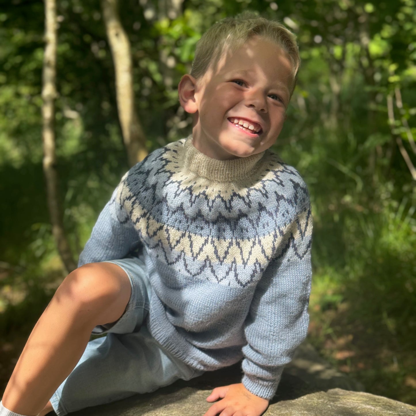 Strikk The Look: Andreas-genser barn blå