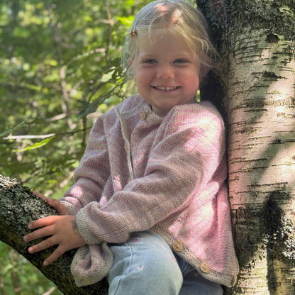 Strikk The Look: Lillevenn-jakke puddderrosa