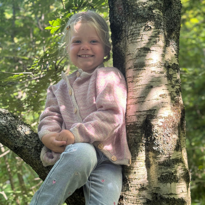 Strikk The Look: Lillevenn-jakke puddderrosa