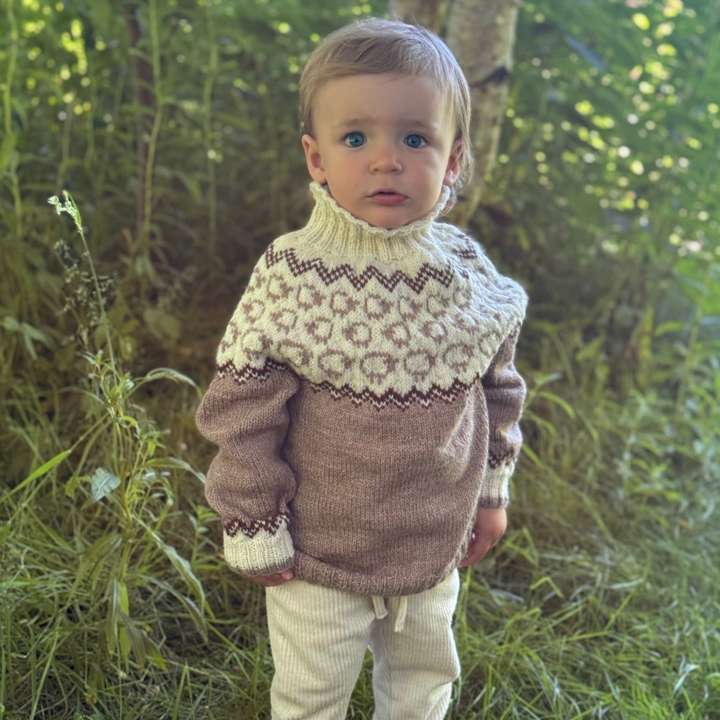 Strikk The Look: Sauedans-genser lys brun