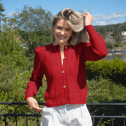 Strikk The Look: Tresser cardigan rød