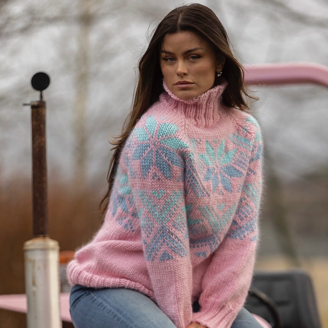 Strikk The Look: Sno-genser med lue lys rosa-blå