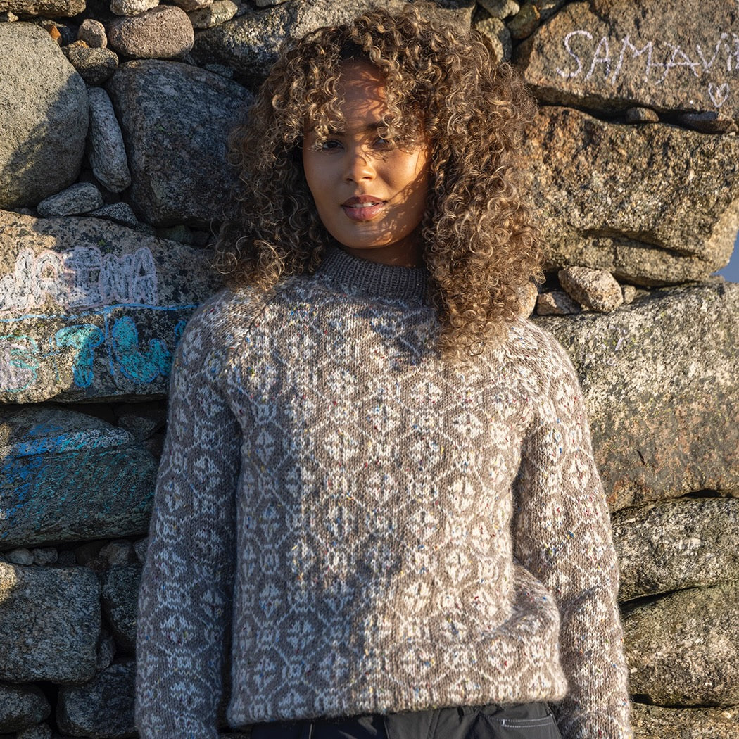 Strikk The Look: Solglød-genser brun