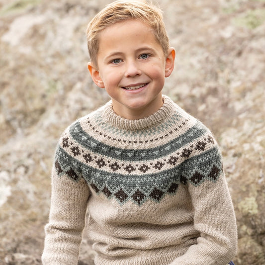 Strikk The Look: Fjellbris-genser perlegrå