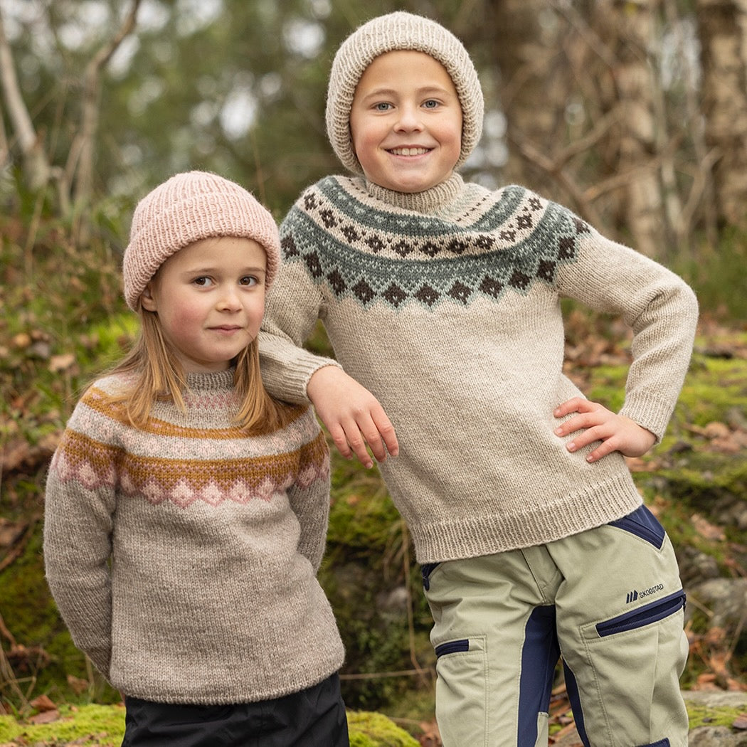 Strikk The Look: Fjellbris-genser perlegrå