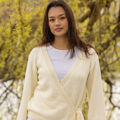 Strikk the Look: Vienna 2.0 omslagsjakke natur