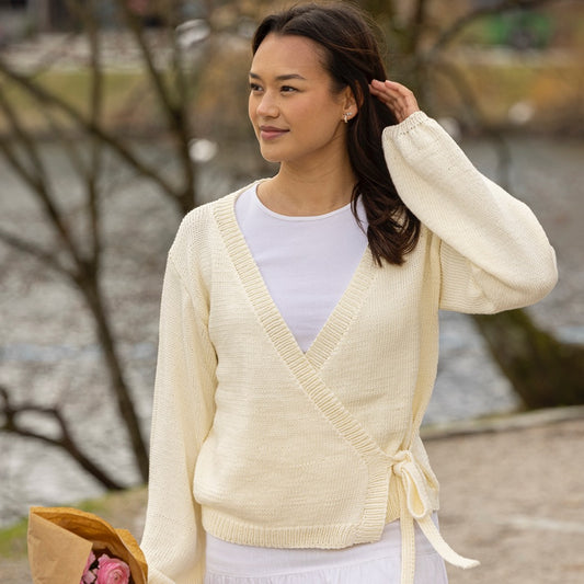 Strikk the Look: Vienna 2.0 omslagsjakke natur