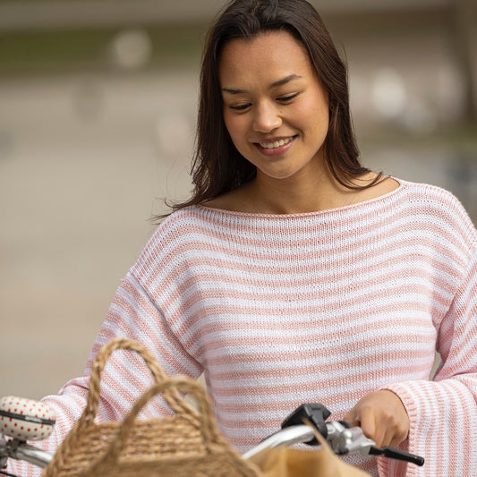 Strikk The Look: Salty-t-genser båthals pudderrosa