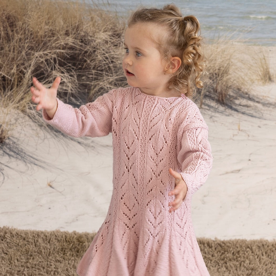 Strikk The Look: Bølge-kjole pudderrosa