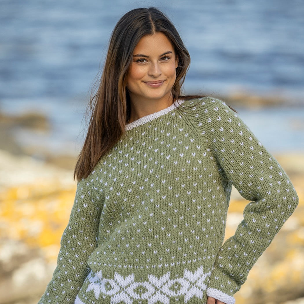 Strikk The Look: Engblomst-genser lys grønn