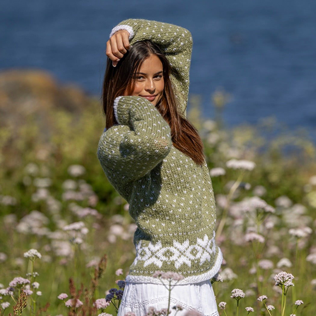Strikk The Look: Engblomst-genser lys grønn