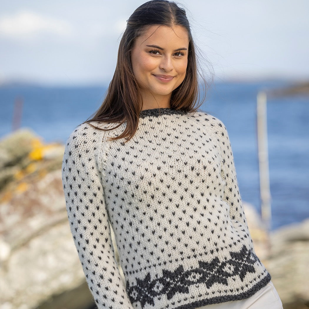 Strikk the Look: Engblomst-genser natur