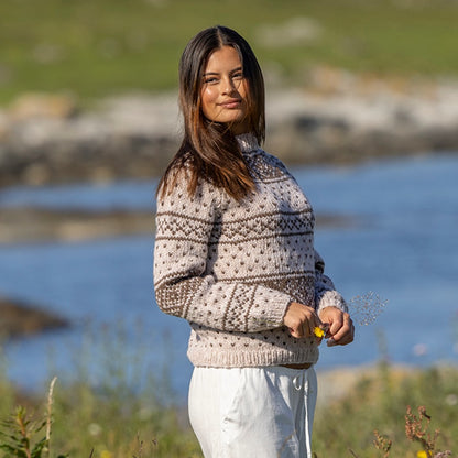 Strikk The Look: Fjellro setesdal-genser sand