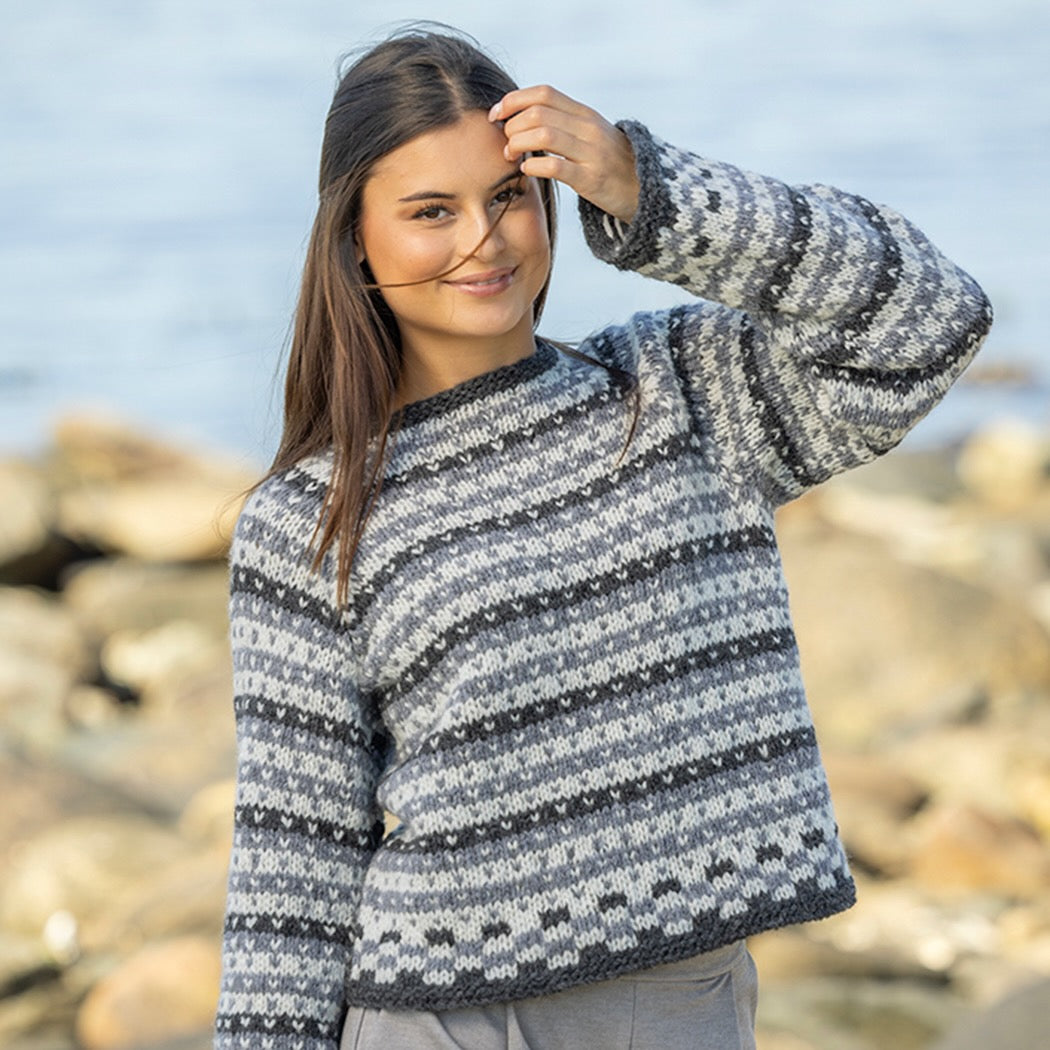 Strikk The Look: Kystlys Fana-genser grå