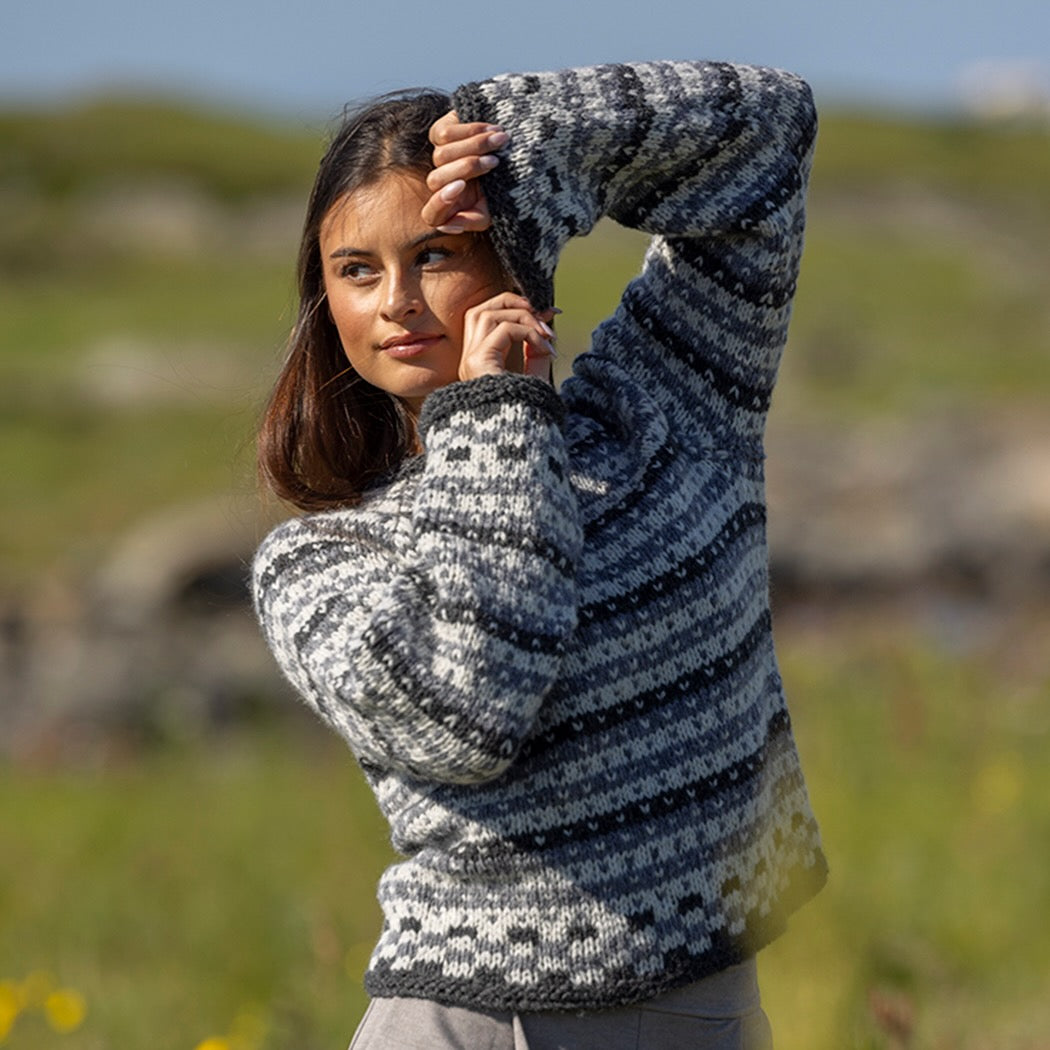 Strikk The Look: Kystlys Fana-genser grå