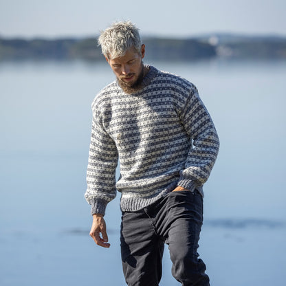 Strikk The Look: Skarv-genser grå