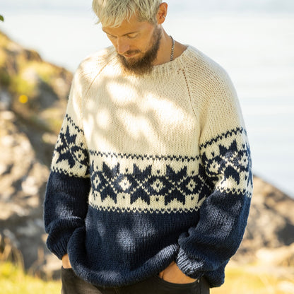 Strikk The Look: Hardang-genser marine