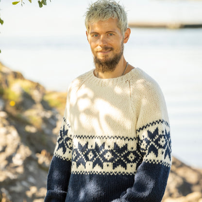 Strikk The Look: Hardang-genser marine