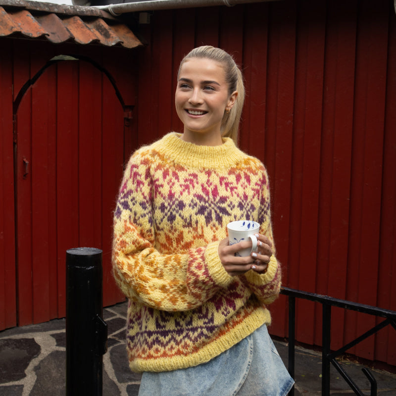 Strikk The Look: Carly-genser lys gul- Oransje/lilla/pink/gul