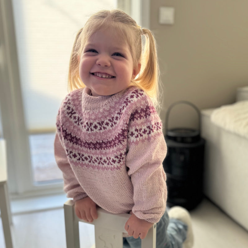 Strikk The Look: Ester-genser pudderrosa