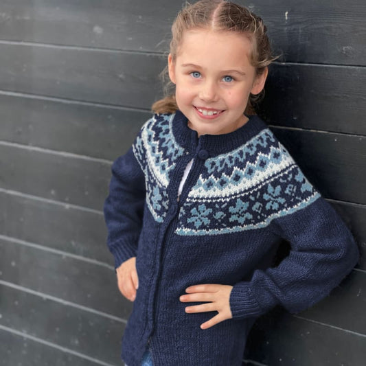 Strikk The Look: Ida-jakke barn marine