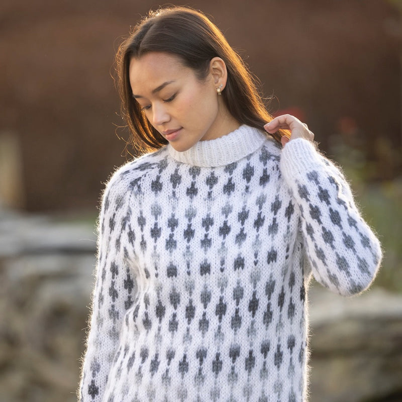 Strikk The Look: Livea-genser hvit/grå