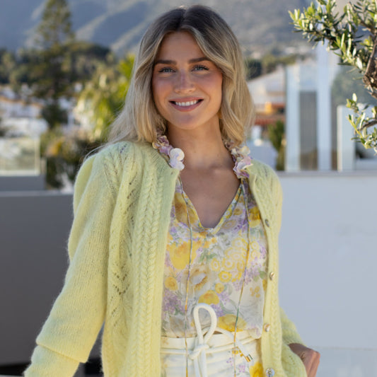 Strikk The Look: Tresser cardigan gul